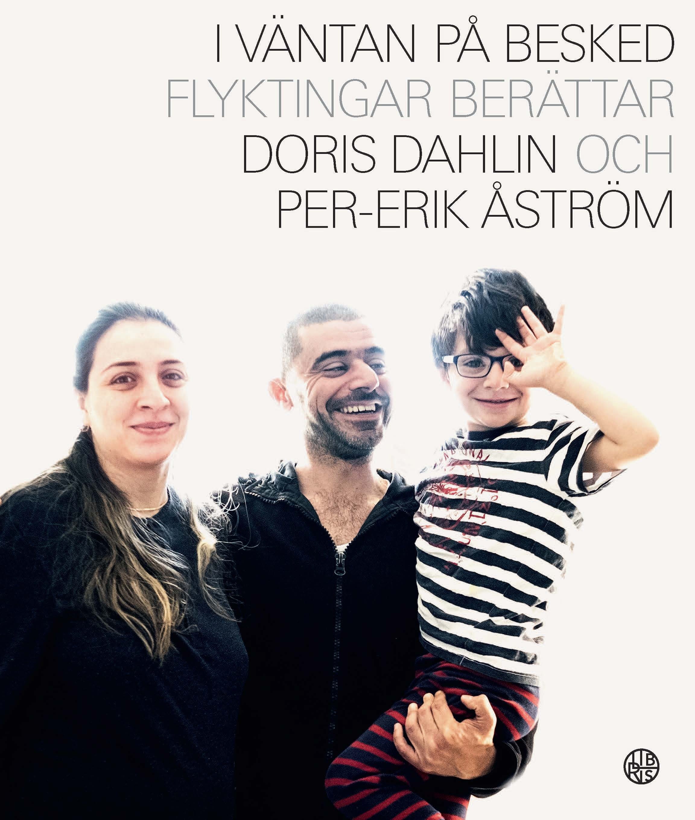 Omslag: I väntan på besked : flyktingar berättar