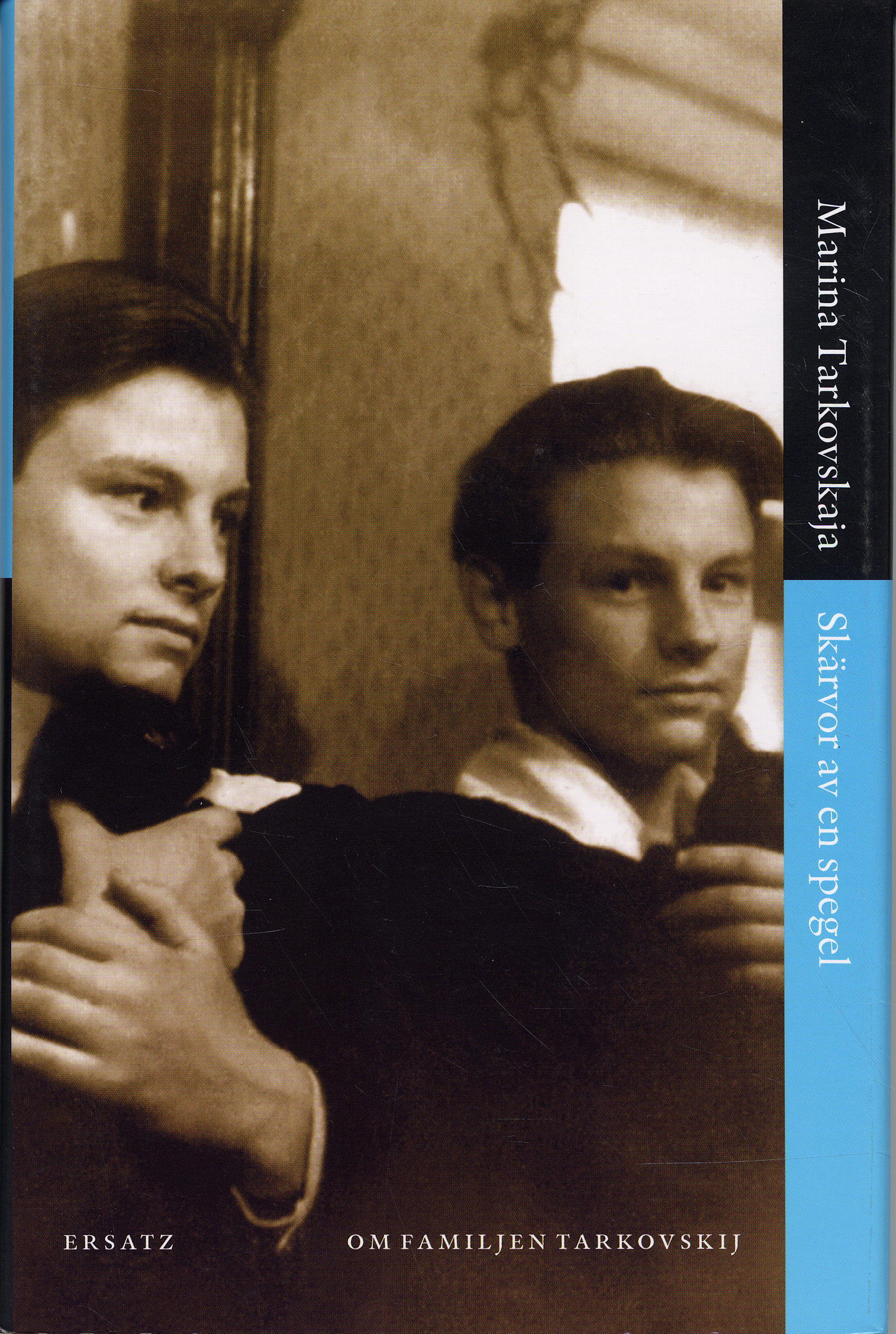 Omslag: Skärvor av en spegel : om familjen Tarkovskij