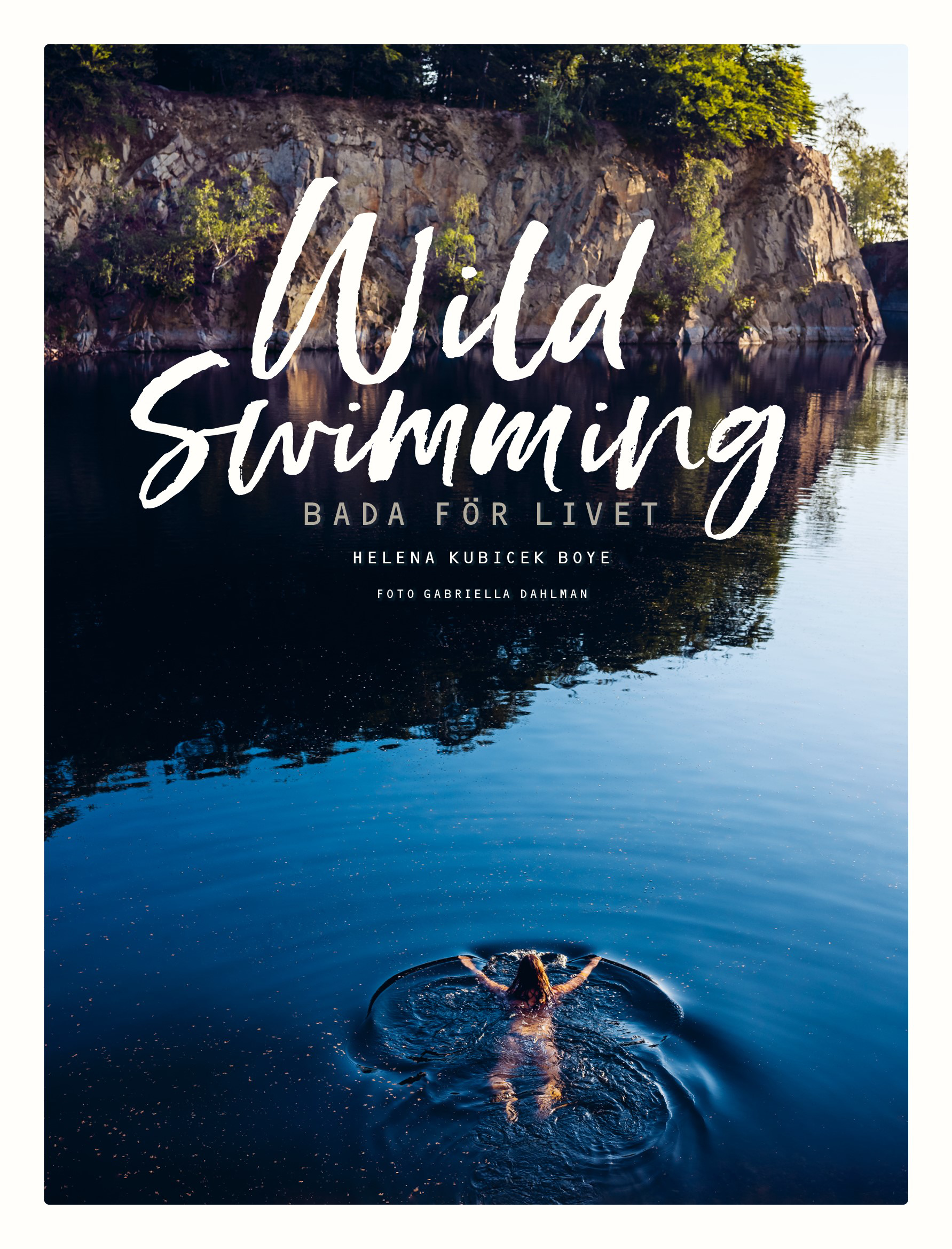Omslag: Wild swimming : bada för livet